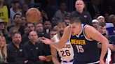 El pase del patoso: esta es la nueva asistencia que se ha inventado Jokic