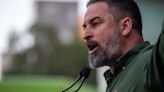 Abascal acusa a Sánchez de empobrecer a los españoles y le recomienda irse "al rincón de pensar otros cinco días"