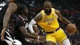 Lakers' LeBron James exits game against Clippers with left leg soreness