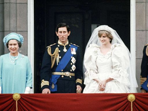...Know What Queen Elizabeth II Said to Princess Diana on the Buckingham Palace Balcony Following Her Royal Wedding Ceremony