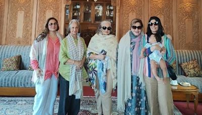 Asha Parekh on all-girls vacay with Waheeda Rehman, Helen in Srinagar. See pics