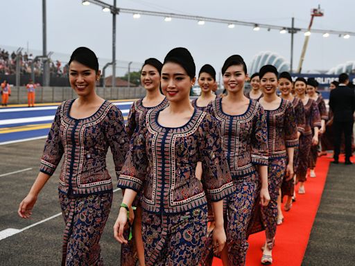 Singapore Air staff get eight months' salary bonus after record profits