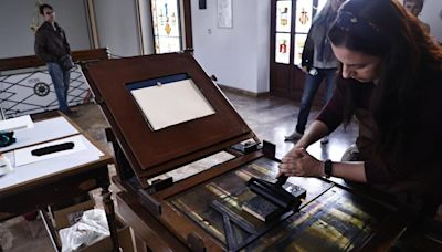 El invento de Gutenberg vuelve a la vida en una exposición de la Nau