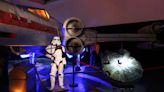 Una exhibición de aficionados de Star Wars reúne en Berlín cientos de objetos de la saga