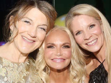 Photos: Exclusive! Go inside Kristin Chenoweth's KRISTIN: AN EVENING WITH FRIENDS FOR TODD! for Roundabout Theater Company