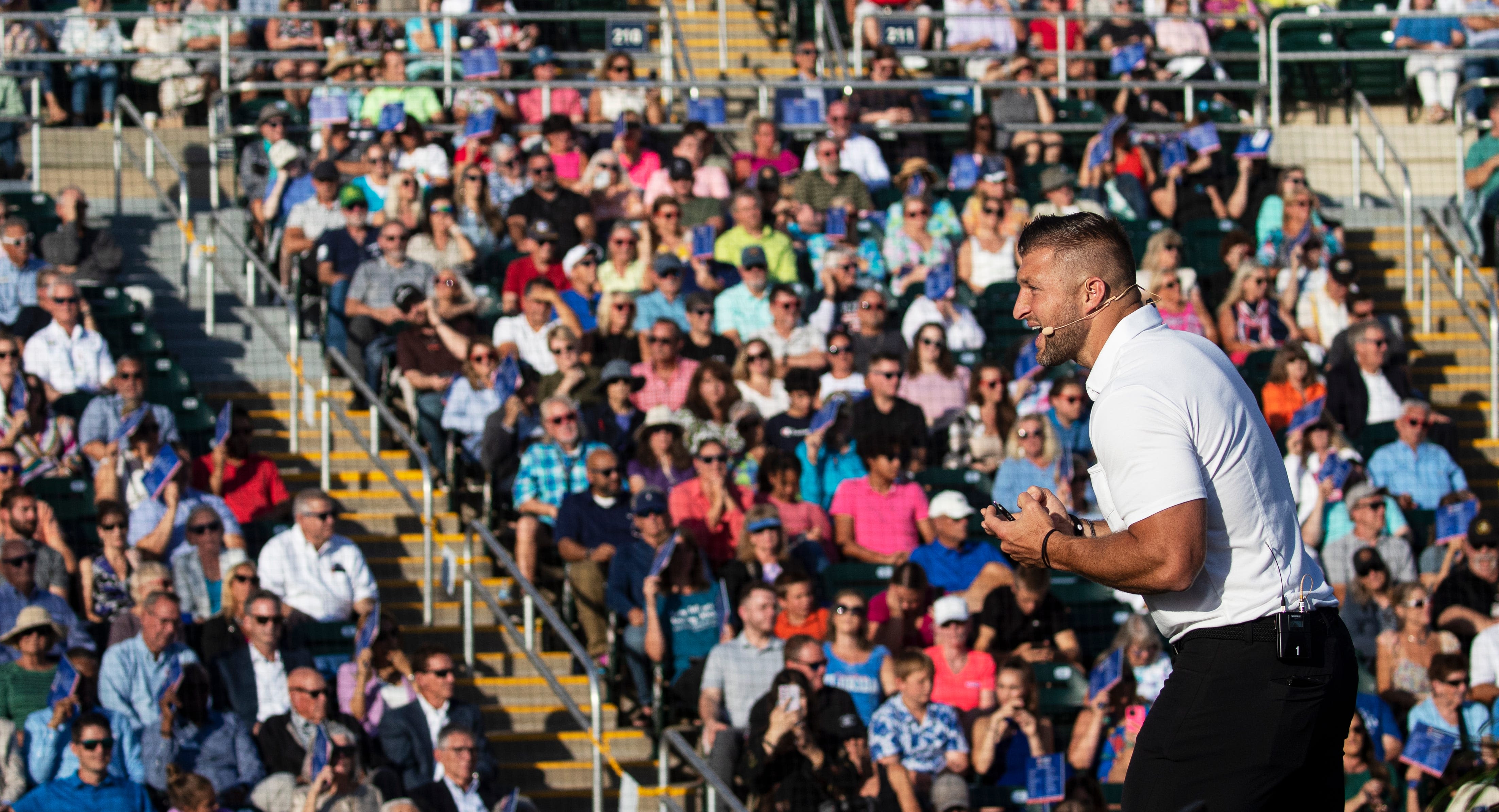 Florida star Tim Tebow leads Southwest Florida prayer breakfast