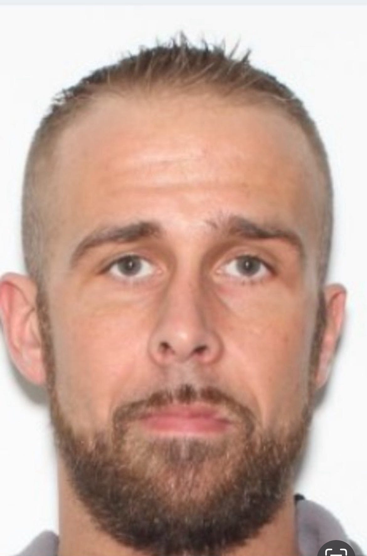 Law enforcement agencies searching for Catlin man wanted in Beaver Dams shooting