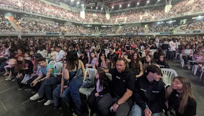 Así se vive el concierto de Emilia Mernes en el Aconcagua Arena