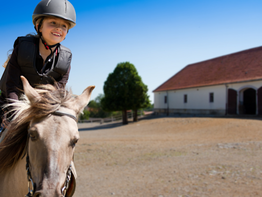 Dad Reminds Animal-Loving Daughter ‘Don’t Run Like a Horse’ During Hilarious School Race