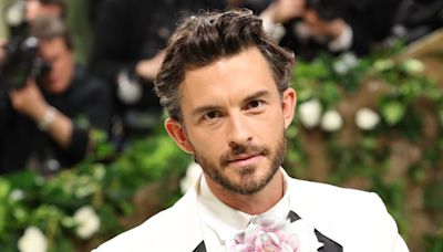 Jonathan Bailey’s Trainer Shares New Photo of ‘Bridgerton’ Actor Getting Buff for ‘Jurassic World 4′ Role