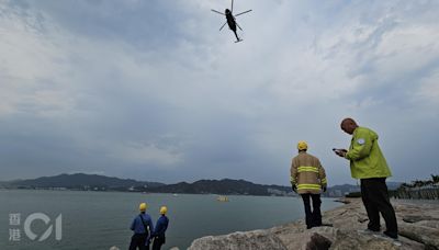 屯門五旬婦離家失蹤 欣澳岸邊遺財物 跨部門海陸空搜救