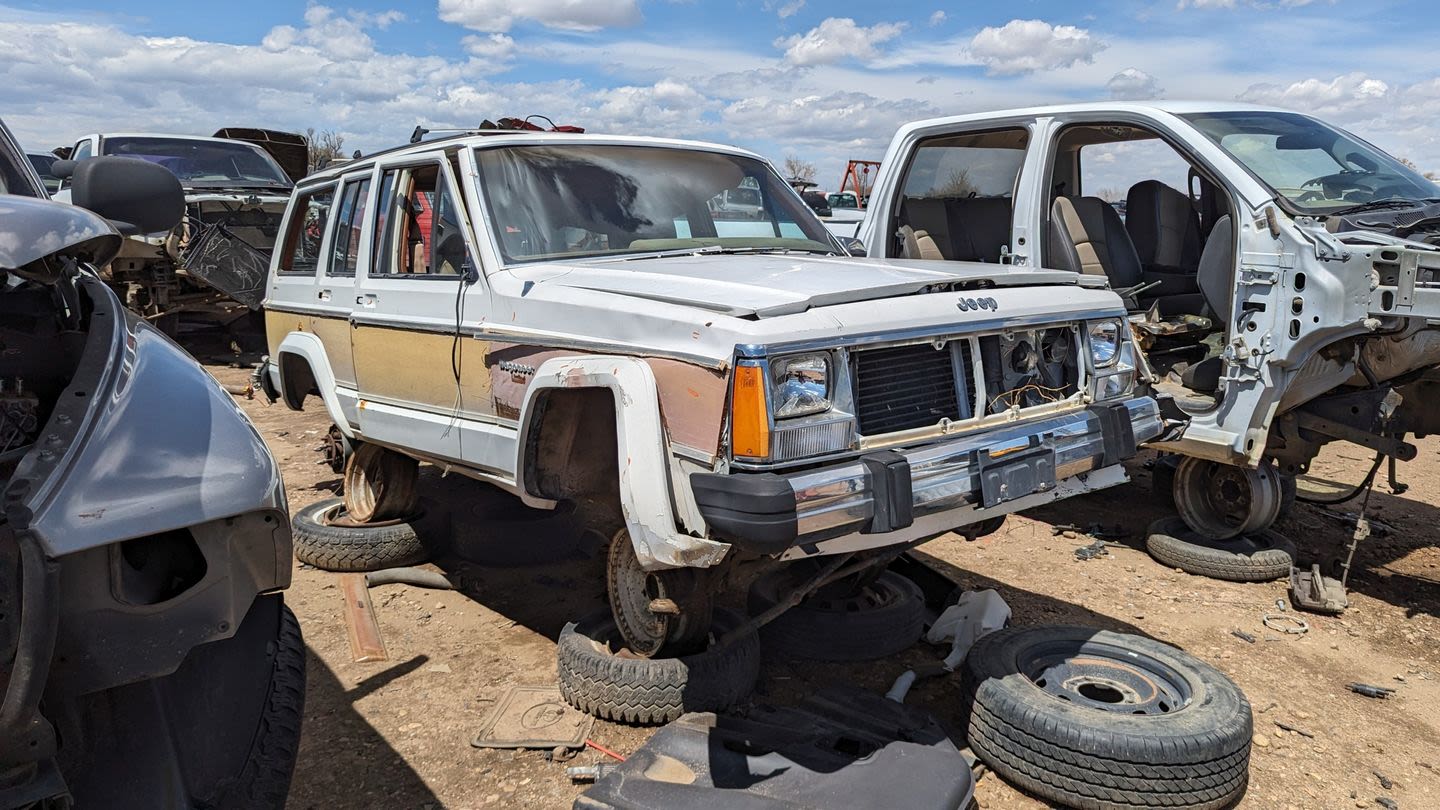 1984 Jeep Wagoneer Limited Is Junkyard Treasure in Colorado