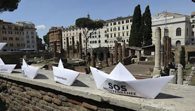 Roma se llena de barcos de papel para poner la migración en el foco de elecciones europeas
