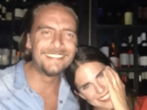 Cuál es el nombre real de Karla Souza y por qué no tiene el mismo apellido que su hermano Adrián Olivares