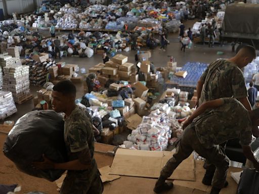 Solidariedade ao RS: Milhares de doadores enfrentam longas filas e lotam base Aérea de Brasília