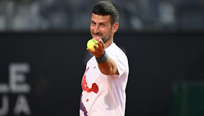 Novak Djokovic returns to Rome practice with helmet after injury signing autographs | Tennis.com