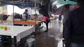Lluvia ahuyentó a clientes de tianguis en Soledad