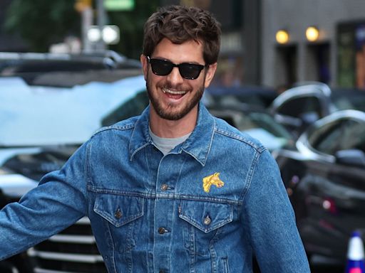 Andrew Garfield Jokes He’s Going to Make a Three-Part Docuseries About the Carousel Horse in ‘We Live in Time’