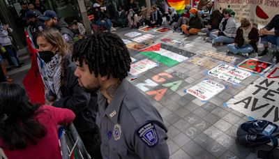 Dozens of protesters arrested at Art Institute of Chicago