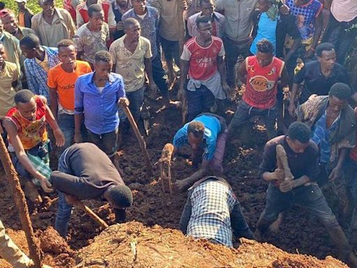 Frantic digging at scene of deadly Ethiopia landslides