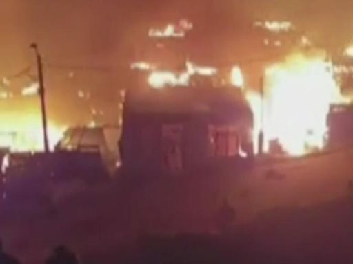 Ventanilla: incendio de grandes proporciones consume más de 10 viviendas en el asentamiento humano Kenji Fujimori