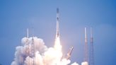 SpaceX sends another batch of Internet satellites aloft