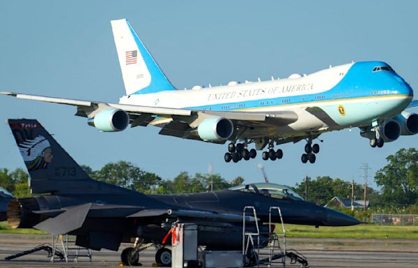 Trump Wants Air Force One Red, White, and Blue—at All Costs