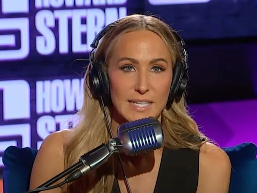 Nikki Glaser Says She Was ‘Surprised’ by Tom Brady-Jeff Ross Roast Standoff: ‘I Believe That Was for Real’ | Video