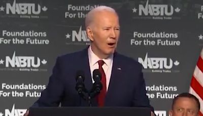 Joe Biden Again Reads Teleprompter Instruction During Speech, 'Pause'