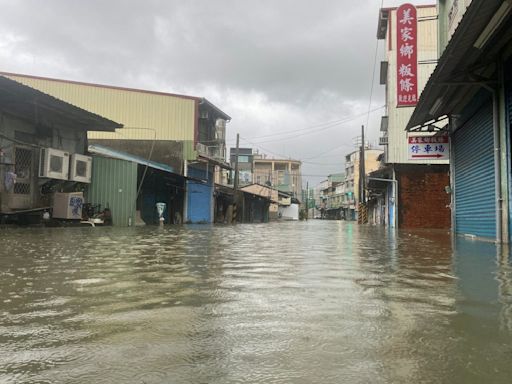 Typhoon Gaemi sinks freighter off Taiwan, barrels towards Chinese seaboard