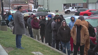 Long, cold lines worsen in Jackson County to pay personal property taxes