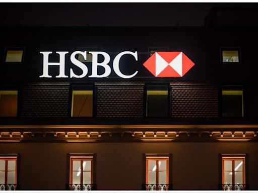 HSBC curbs hiring, reins in banker travel in cost-cutting push