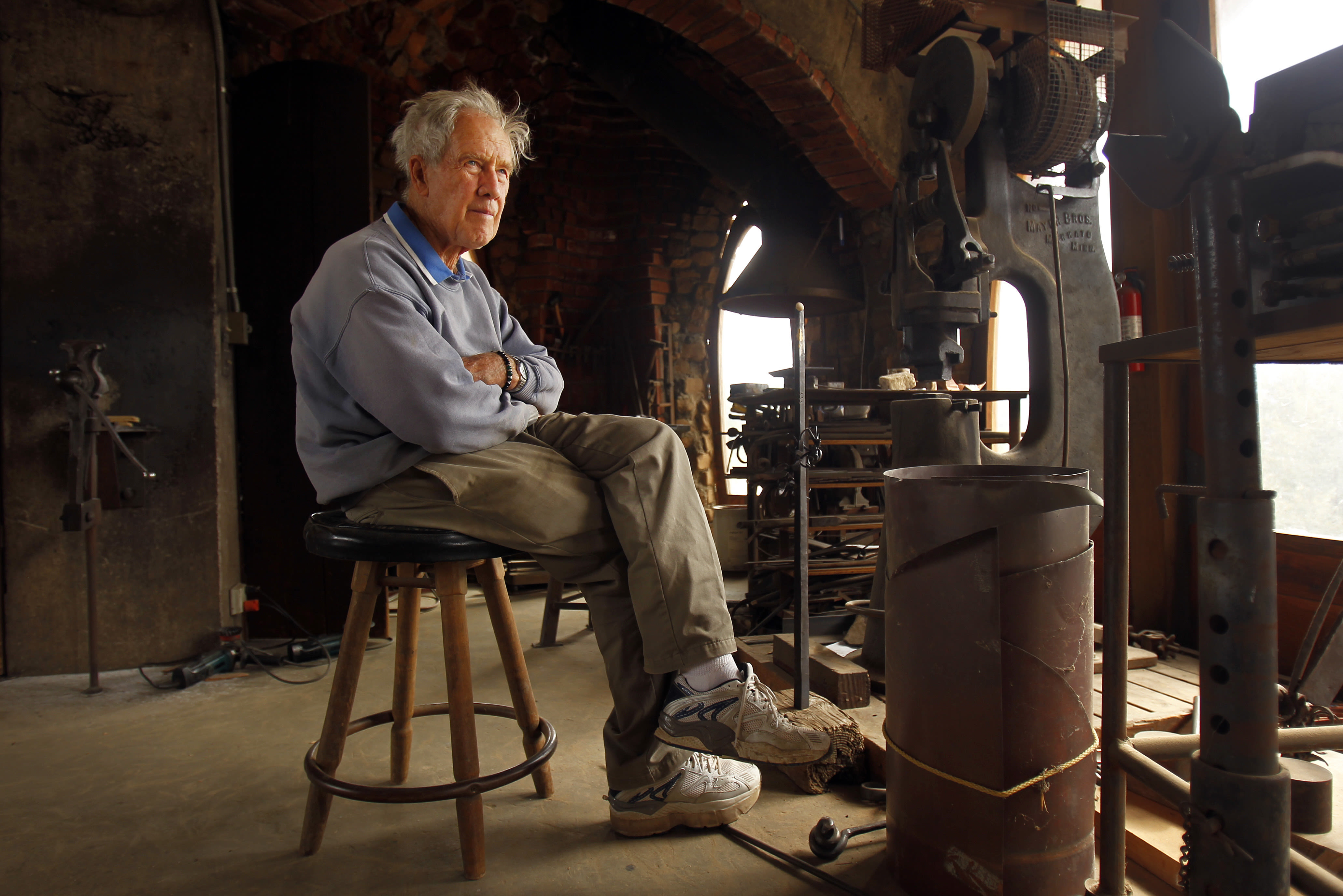 James Hubbell, San Diego's iconic sculptor, artist, naturalist and peace advocate, dies at 92