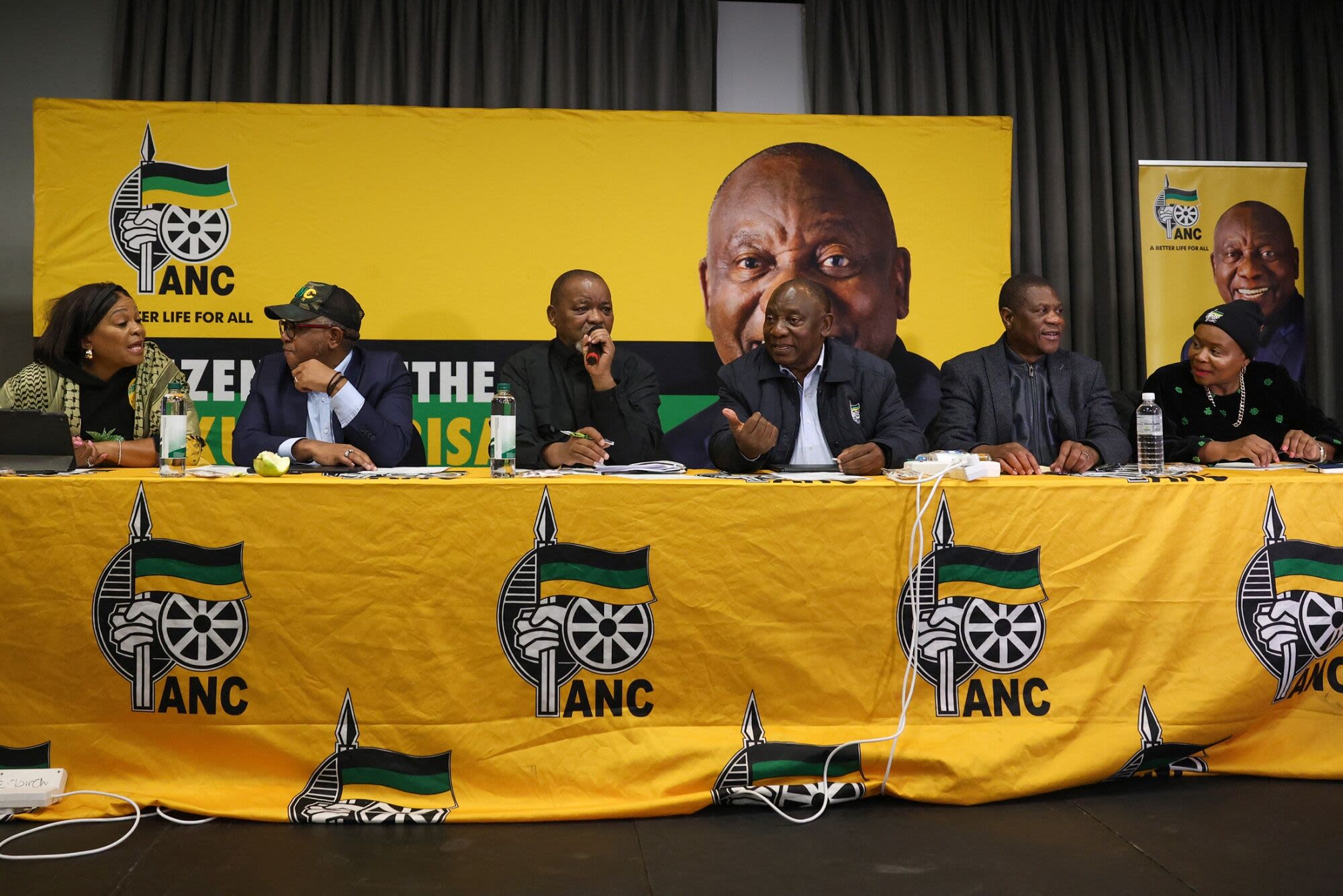 ANC Invokes Mandela by Seeking South Africa Unity Government