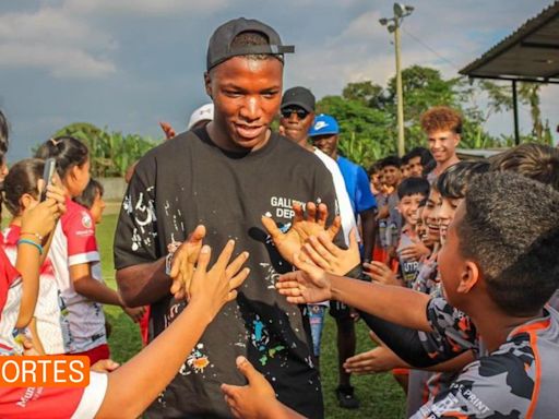 Moisés Caicedo jugó en la escuela de fútbol donde se formó