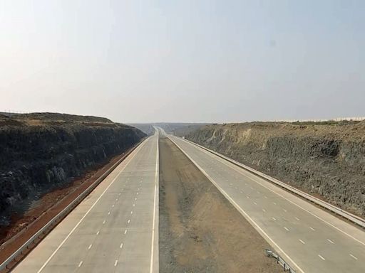 40-metre-long crack appears on Nagpur-Mumbai Samruddhi Expressway