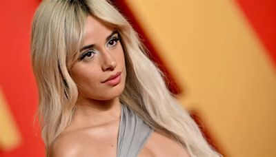 Camila Cabello deja nuevas pistas sobre su nuevo álbum: 'C, XOXO' inunda las calles de Los Ángeles