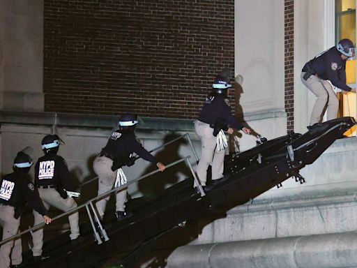 FOTOS: Policía desaloja a manifestantes propalestinos en la Universidad de Columbia | El Universal