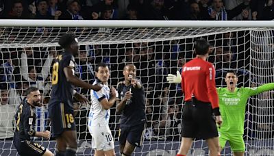 Munuera Montero incendia Anoeta: polémico gol anulado a Kubo