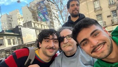 Charly García tuvo un inesperado encuentro con sus fans en la puerta de su casa