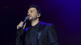 Luis Fonsi arranca en su casa de Madrid la celebración del triunfo de la música en español