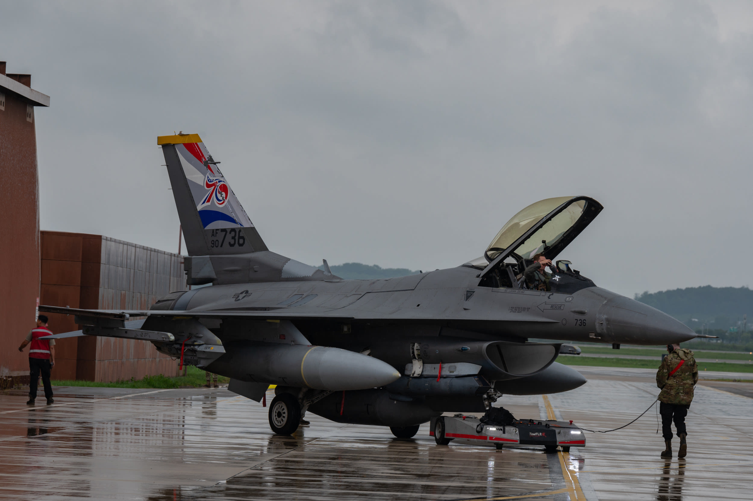 U.S. Air Force puts F-16 "super squadron" on North Korea's doorstep