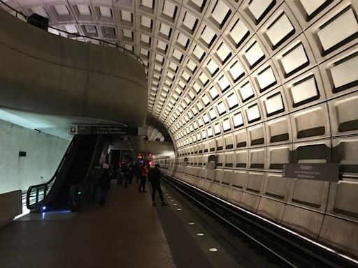 UPDATED: Metro train traffic disrupted by police chase at Rosslyn station | ARLnow.com