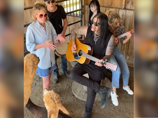 Kevin Bacon & Family Put On Another Barnyard Concert, Serenade Llamas With 90s Hit