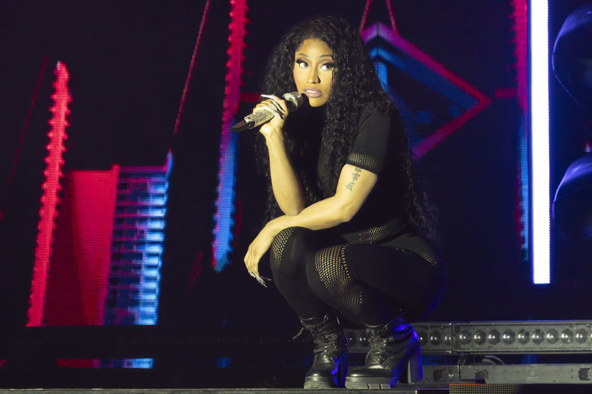 Nicki Minaj Shocks Fans With Reaction to Item Being Thrown at Her on Stage