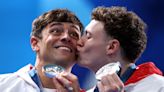 Juegos Olímpicos 2024: Tom Daley, un emblemático clavadista británico, logró la medalla de plata, pero su lucha gana en otros ámbitos