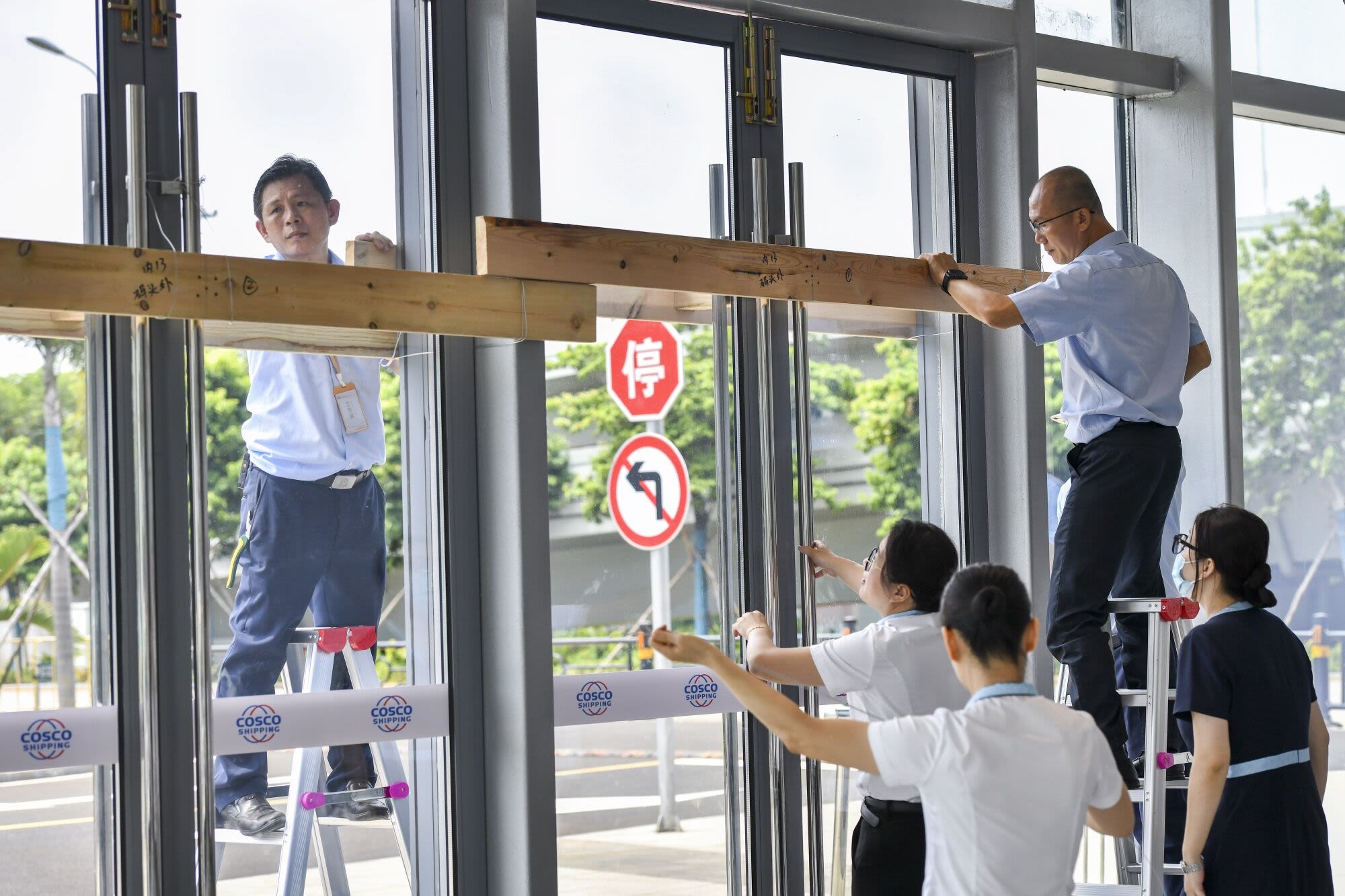 Hong Kong to Raise Alert Level as Super Typhoon Nears China