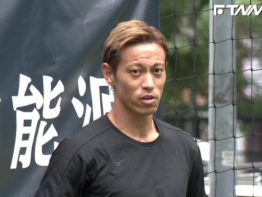 影／日本足球巨星本田圭佑來台 盼「台灣足球設施能提升」