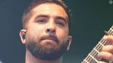 Kendji Girac rayonnant pour son anniversaire qu'il a célébré avec sa "meute", qui étaient les proches présents ?