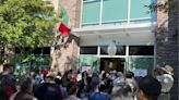 Elecciones México 2024: Largas filas, caos y enojo entre los mexicanos que se quedaron sin votar en los consulados de California